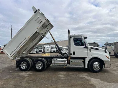 2022 Freightliner Cascadia 6x4 Day Cab Hardox tipper with 148608 kms photo 28