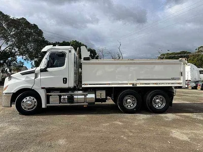 2022 Freightliner Cascadia 6x4 Day Cab Hardox tipper with 148608 kms photo 7