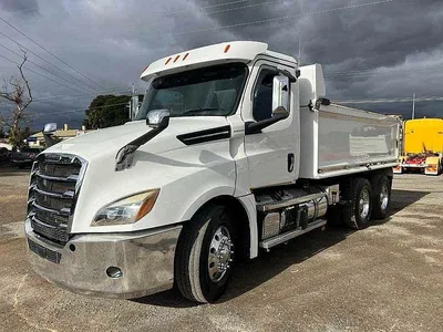 2022 Freightliner Cascadia 6x4 Day Cab Hardox tipper with 148608 kms photo 8
