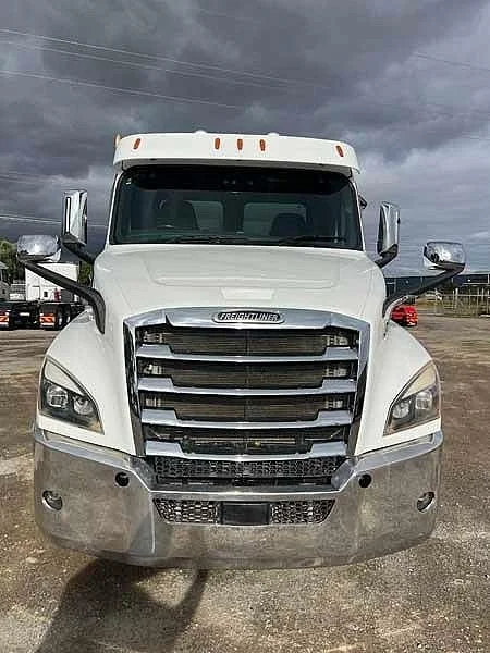 2022 Freightliner Cascadia 6x4 Day Cab Hardox tipper with 148608 kms - Image 10