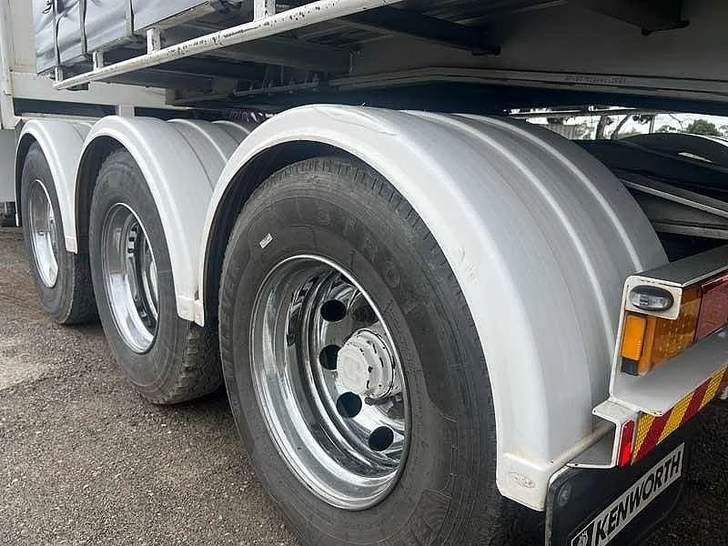 2017 Krueger Curtainsiders BDouble curtainsiders rear drop deck with mezz - Image 13
