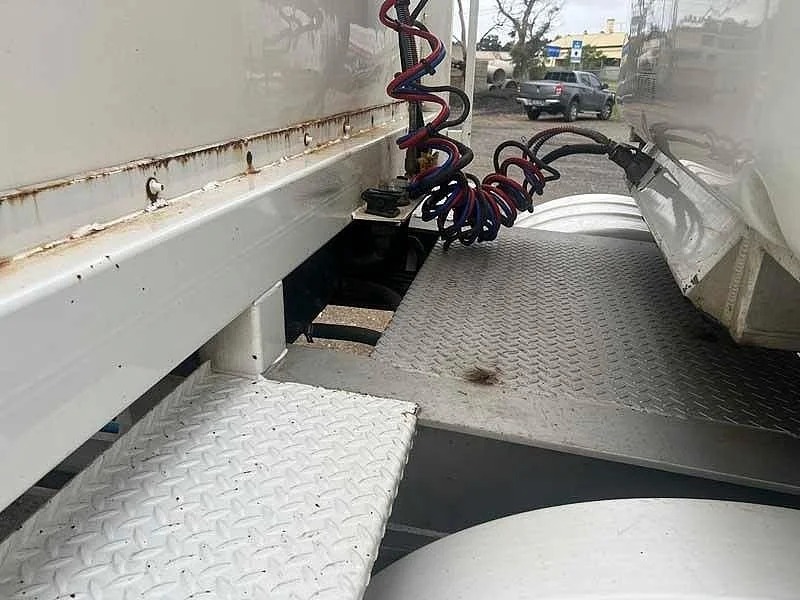 2017 Krueger Curtainsiders BDouble curtainsiders rear drop deck with mezz - Image 16