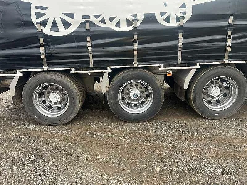2017 Krueger Curtainsiders BDouble curtainsiders rear drop deck with mezz - Image 6