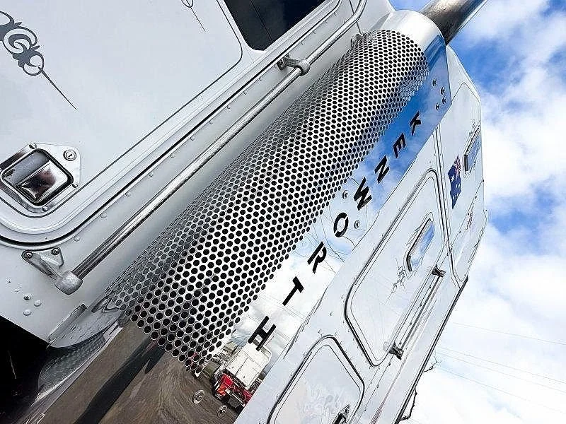 2008 Kenworth T900 Series T908 - Image 16