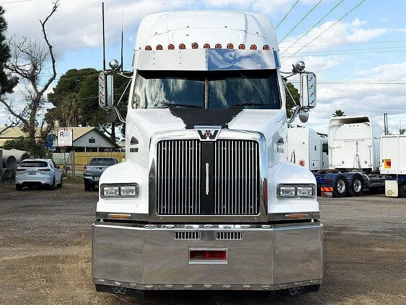 2019 Western Star 5800 Series 5864SS - Image 2
