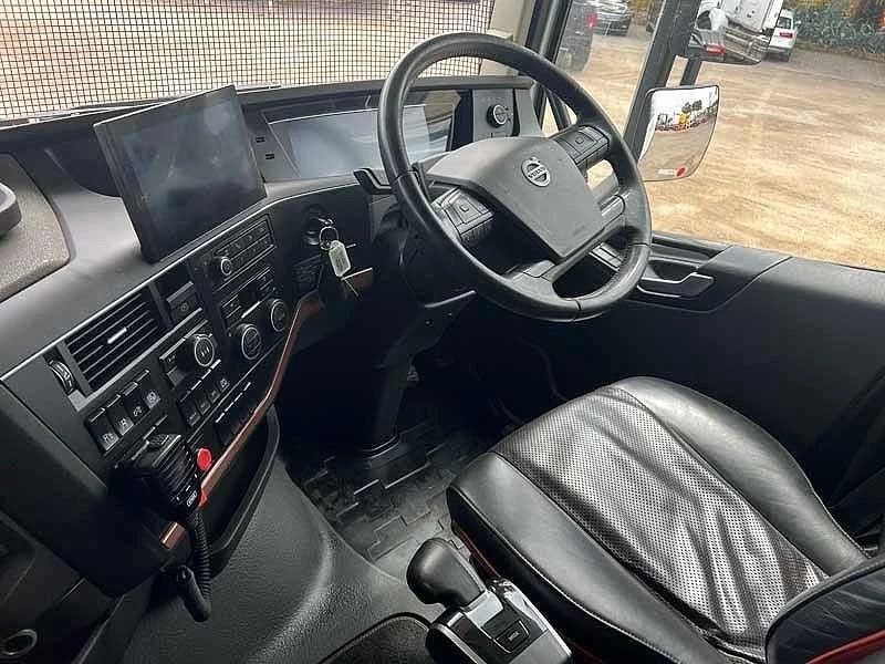 2022 Volvo FH Series FH600 XL Globetrotter 6x4 prime mover - Image 22
