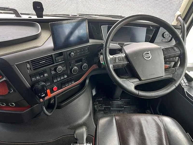2022 Volvo FH Series FH600 XL Globetrotter 6x4 prime mover - Image 31