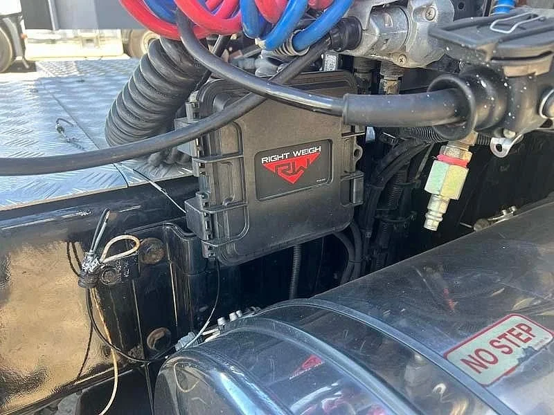 2018 Kenworth T909 6x4 prime mover rebuild history - Image 11