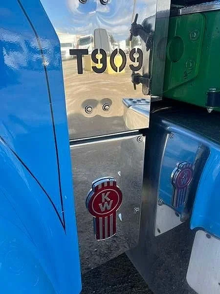 2020 Kenworth T909 6x4 prime mover 155 ton Recent Cummins engine work - Image 18