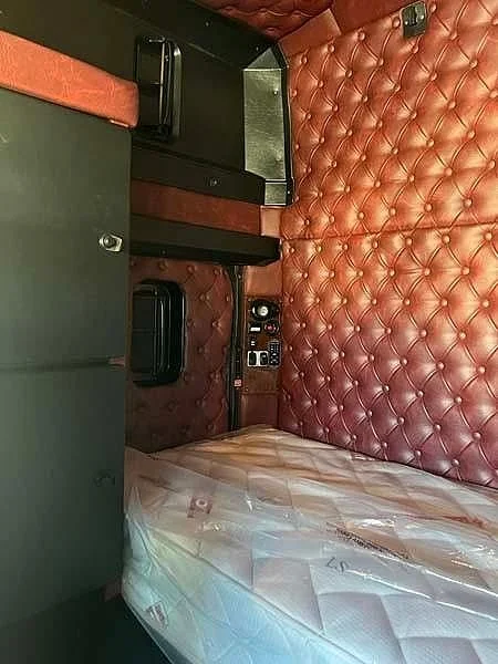 2020 Kenworth T909 6x4 prime mover 155 ton Recent Cummins engine work - Image 25