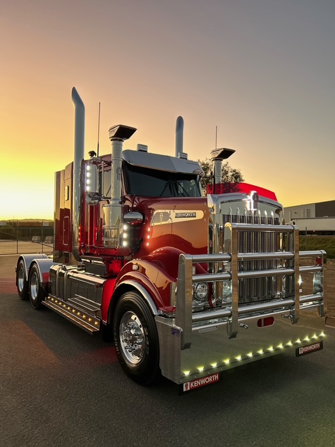 Kenworth prime mover at sunset